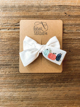 Load image into Gallery viewer, JL Three Pumpkins Bow