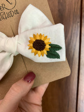 Load image into Gallery viewer, JL Sunflower Bow