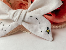 Load image into Gallery viewer, Bumblebee Bow